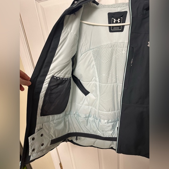 Under Armour women’s ski/snowboard jacket - Picture 4 of 5